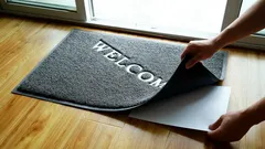 Bis zu 80 % des Wassers direkt an der Eingangstür zurückhalten